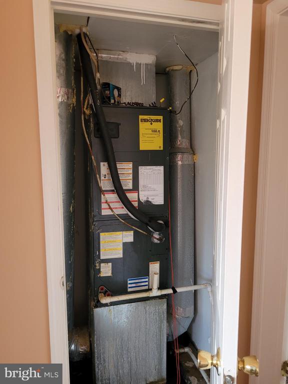 Building Photo - 1433 W Lombard St