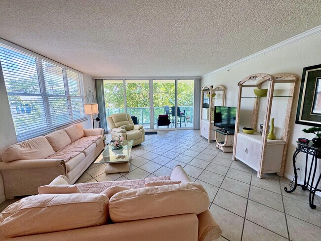 Building Photo - 2501 S Ocean Dr
