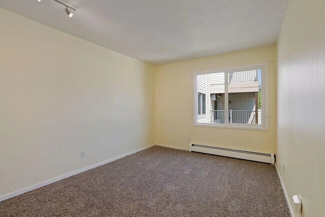 Building Photo - 10720 Rockford Rd