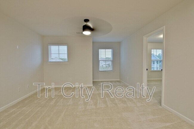 Building Photo - 504 Albertson Ave