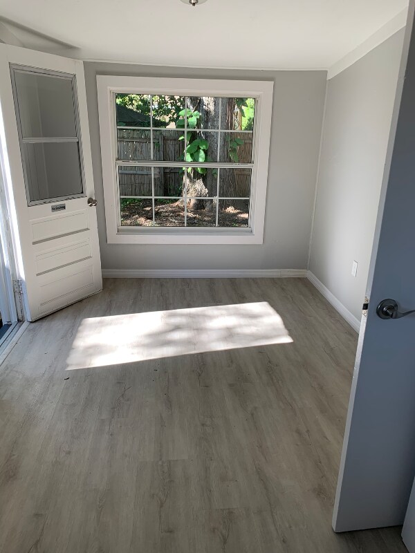 Building Photo - 1116 17th St W