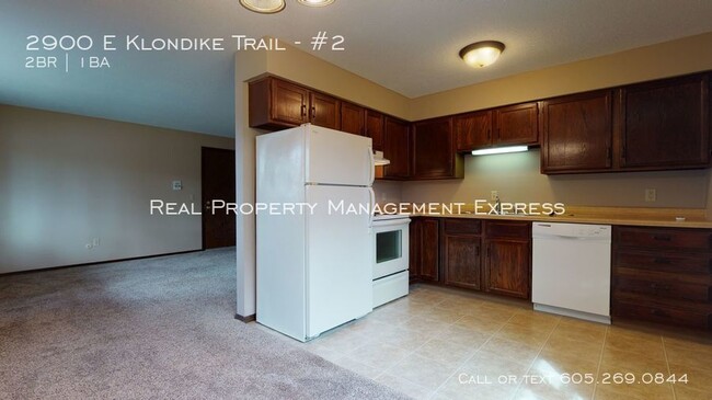 Building Photo - 2900 E Klondike Trail