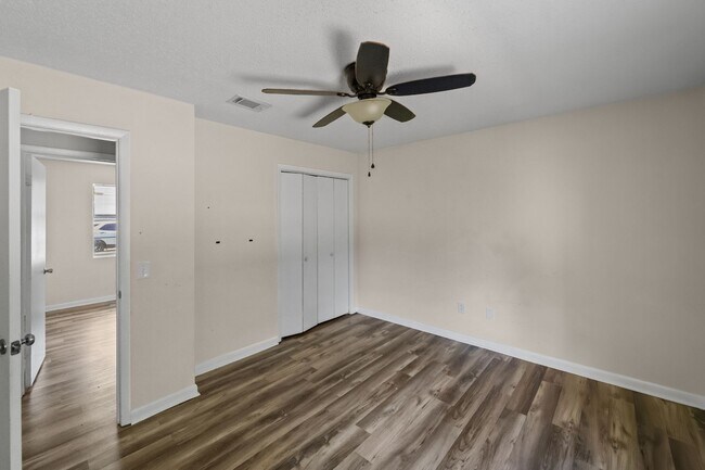 Building Photo - 234 Deerwood Dr