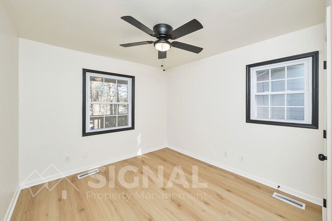 Building Photo - 432 Argonne Dr NE