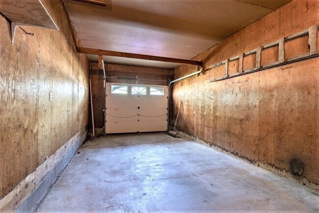 Building Photo - 1403/1405 Daley Avenue