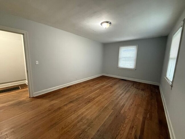 Building Photo - Adorable Cottage in East Nashville!