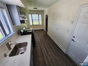 Building Photo - 432 Broad Ave