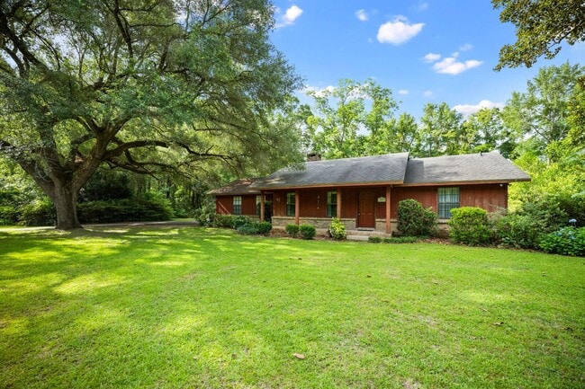 Building Photo - 18050 Steele Dr