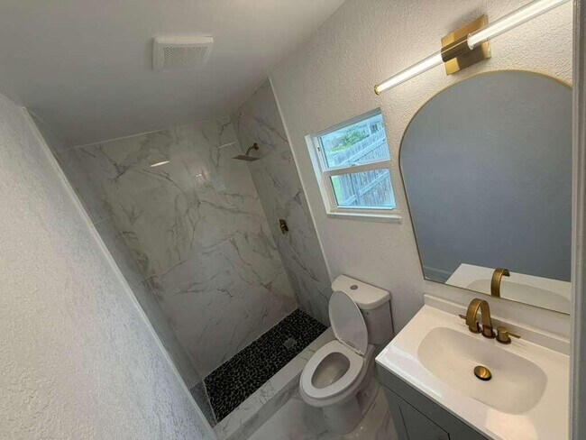 Building Photo - Northeast 7th Avenue, Pompano Beach, FL 33064 - 5 BR 3 BA house