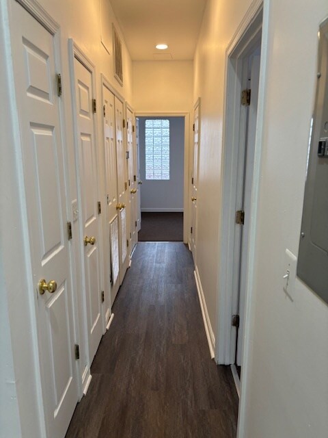 Building Photo - 2423 Callow Ave