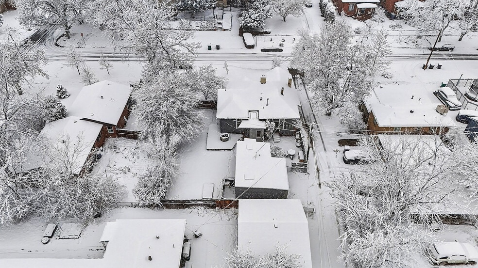 large fenced backyard - 2122 Hooker St