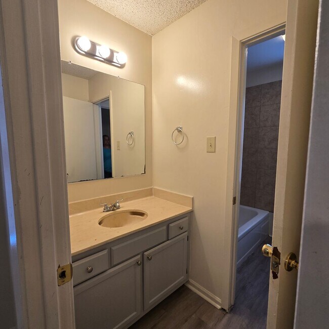Building Photo - 8469 Governor Dr