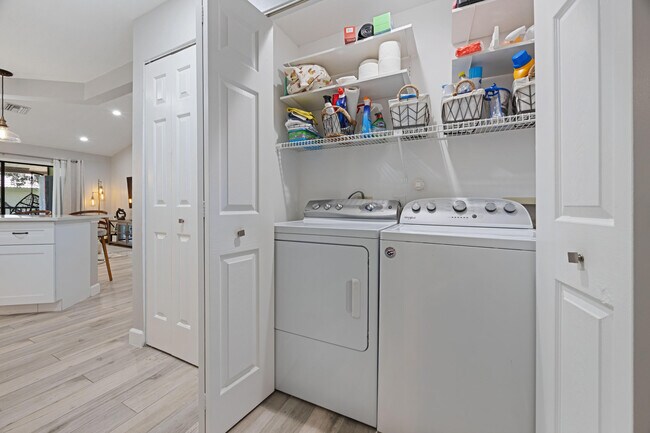 Building Photo - 5710 Coach House Cir