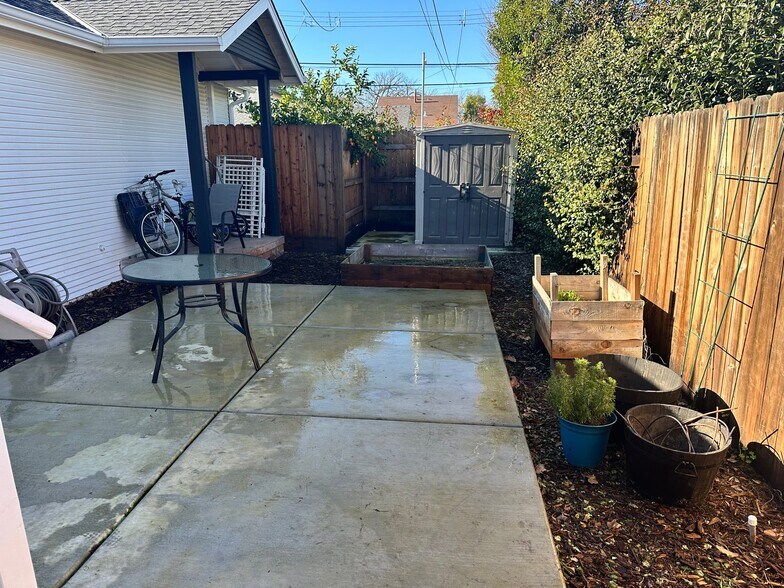 Building Photo - 1516 Santa Ynez Way