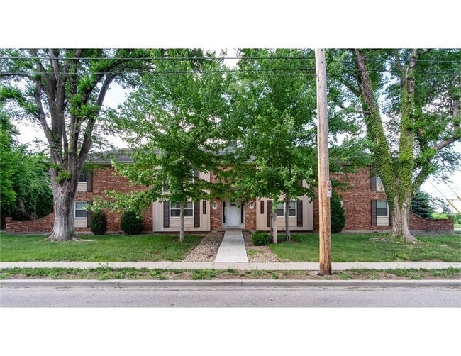 Building Photo - 2BR 2B with W/D and Hardwood Floors