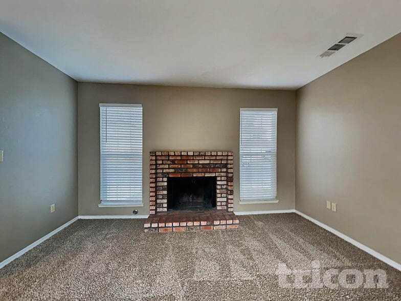 Building Photo - 3400 Suffolk Dr