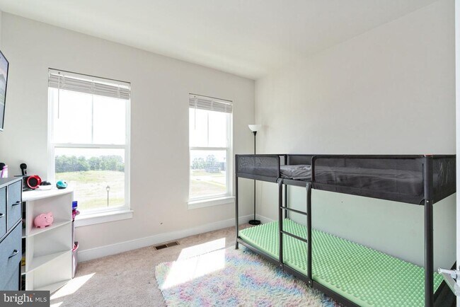 Building Photo - 1747 Riverbluff Ave