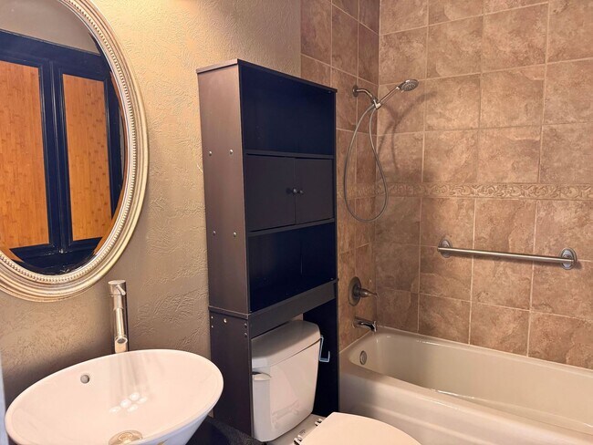 Building Photo - 3 Bed 1.5 Bath Home Close to Sheppard AFB!