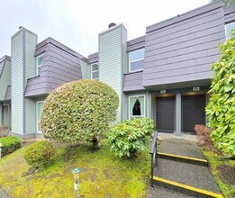 Building Photo - 2 Bedroom Home Available Now in Everett