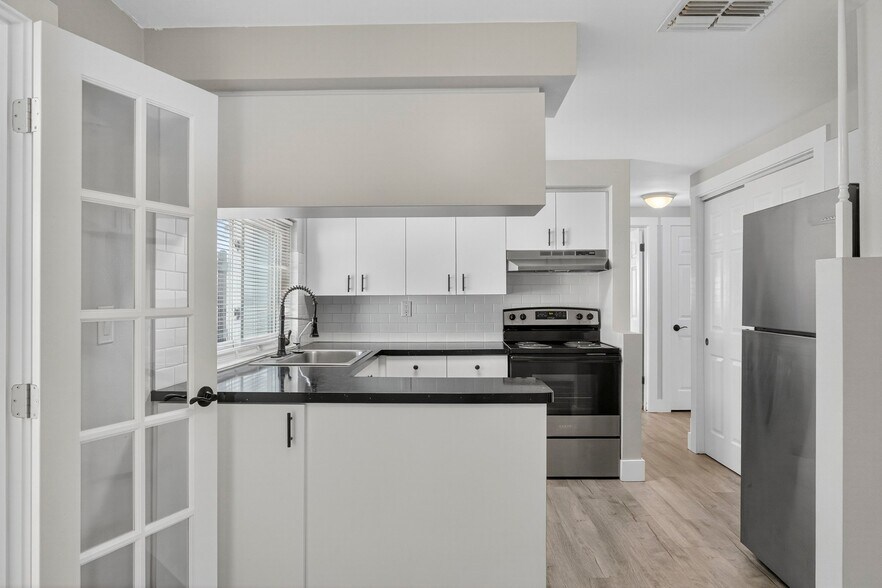 Building Photo - 3624 Oakhurst Dr