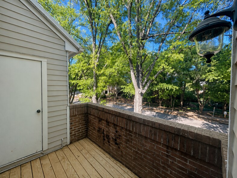 Building Photo - 1062 Washington St