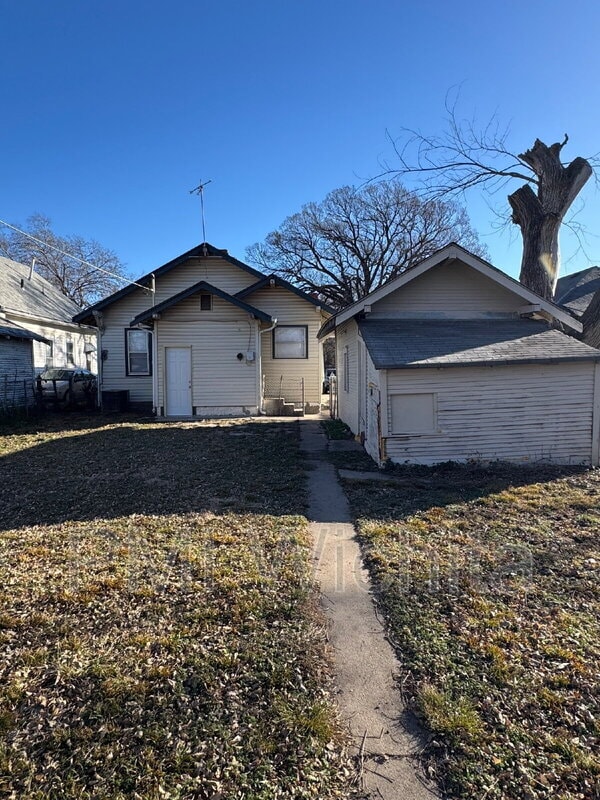 Building Photo - 341 N Grove Dr