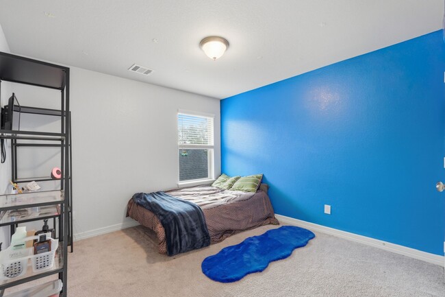 Building Photo - 127 Buttonwood Ct