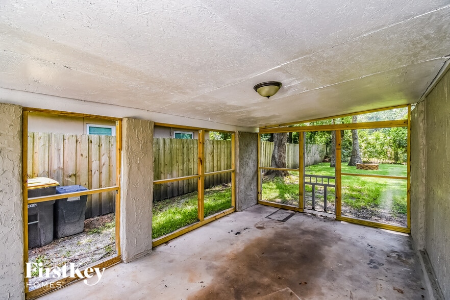 Building Photo - 1056 Busac Ave