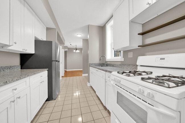 Building Photo - 1121 W Columbia Ave