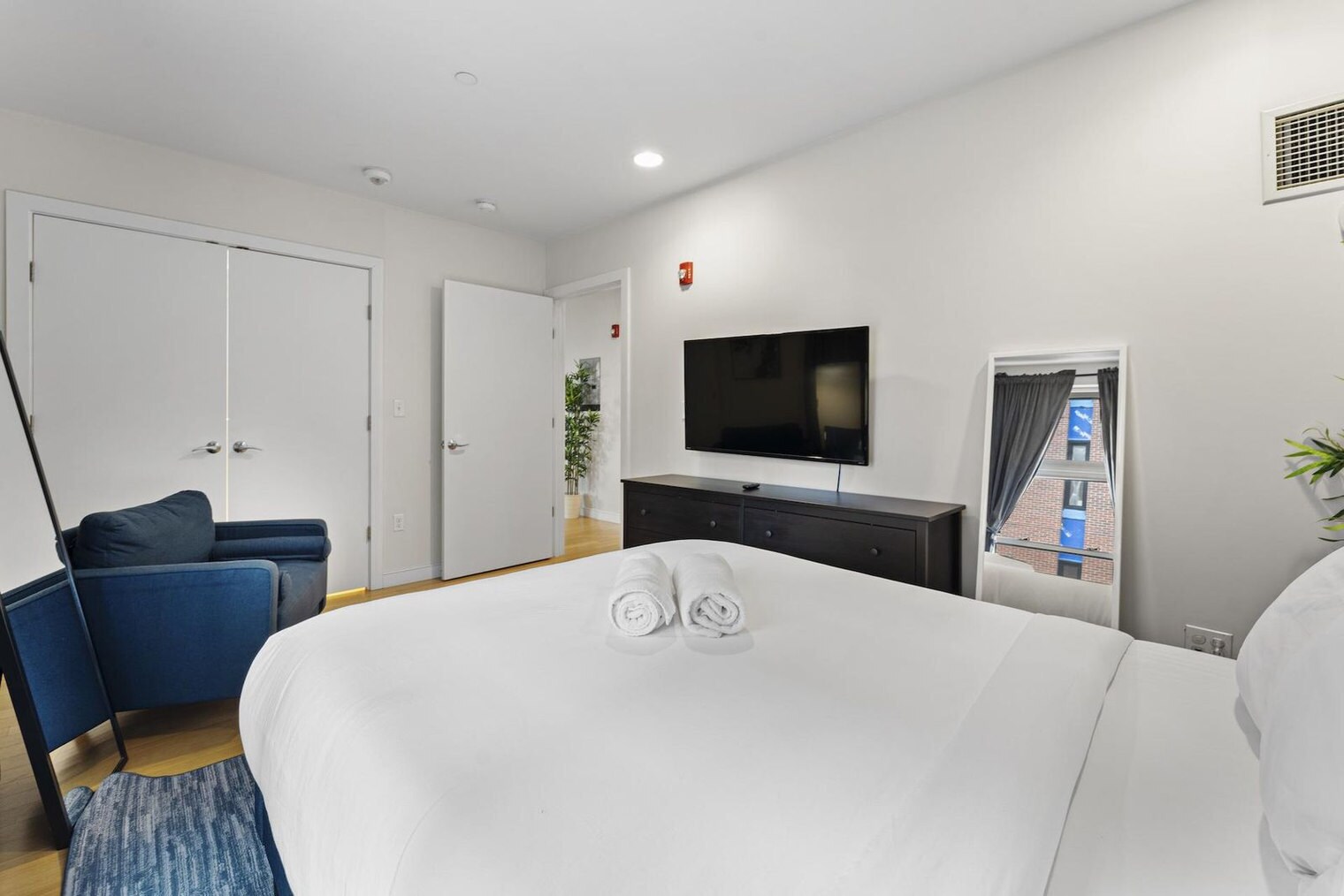 Building Photo - 601 Albany St