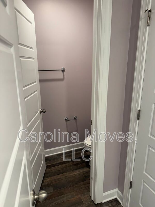 Building Photo - 206A Telford Dr.