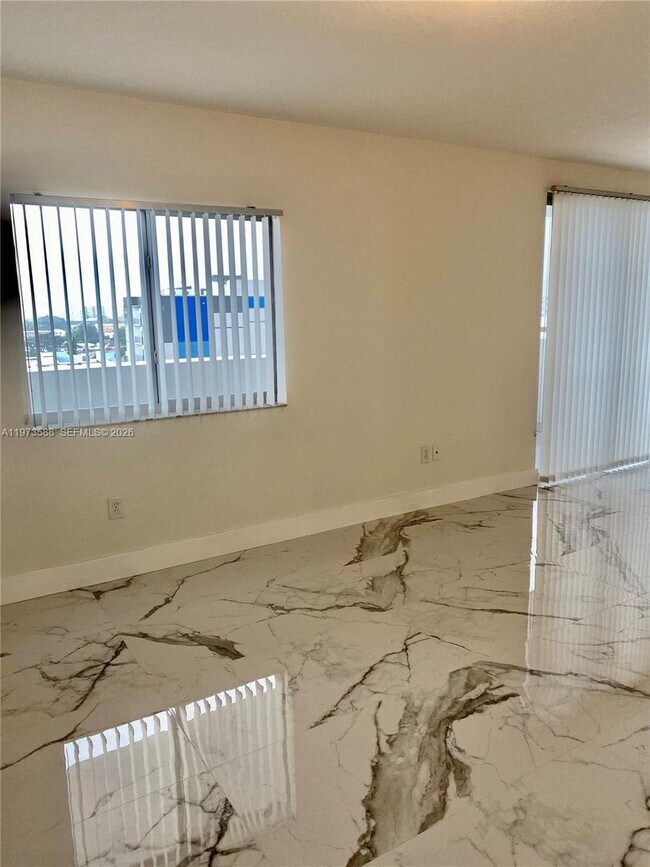 Building Photo - 36 NW 6th Ave