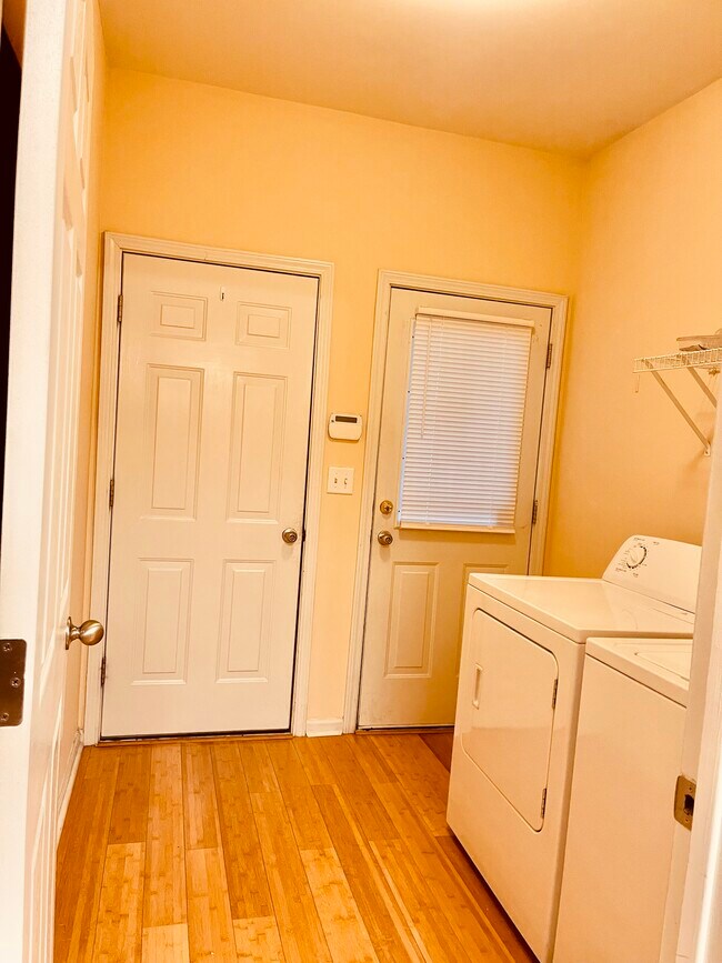 Laundry Room - 1322 Harbor Park Dr