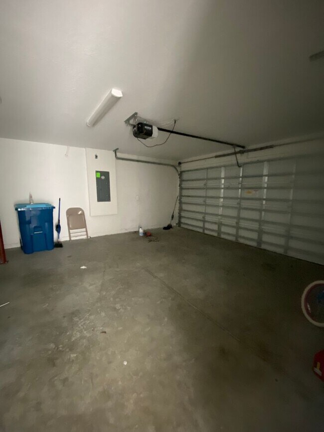 Building Photo - 1668 Colebrook Cir SW