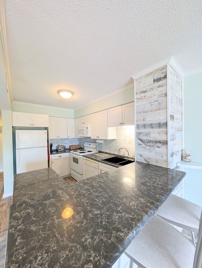 Building Photo - 4350 Intercoastal Dr