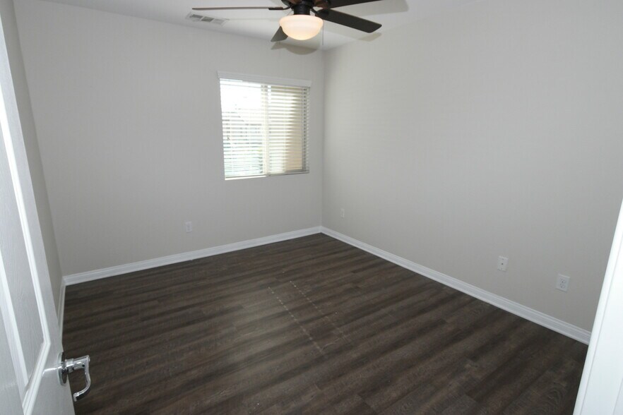 Building Photo - 13373 Shoreham Dr