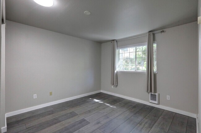 Building Photo - 7453 Newcastle Golf Club Rd