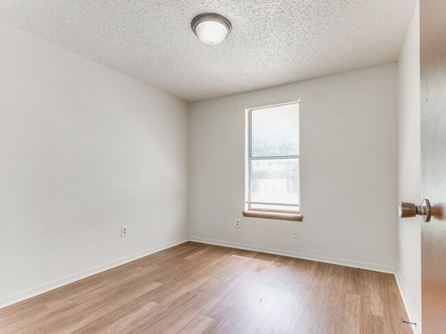 Building Photo - 929 Branchwood Dr