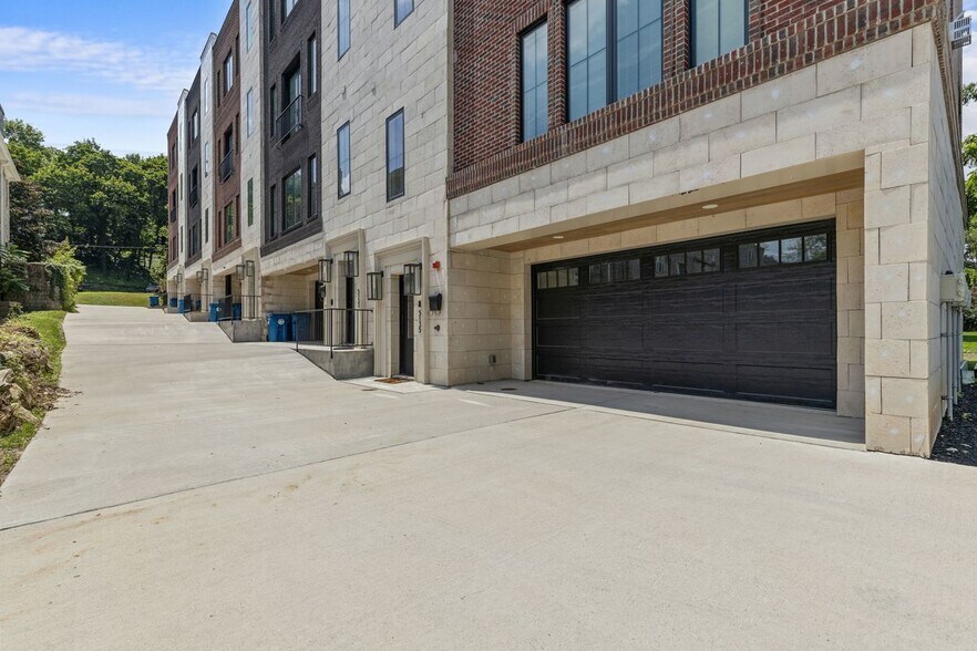 Building Photo - 5135 5th Ave