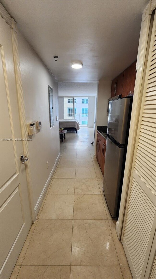 Building Photo - 1200 Brickell Bay Dr