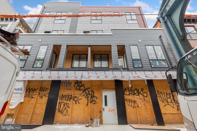 Building Photo - 2119 N Front St