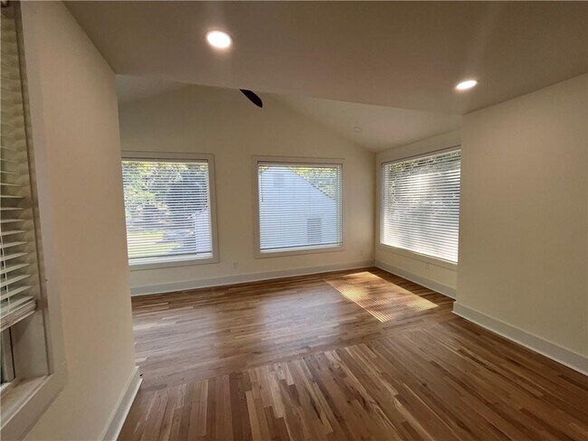 Building Photo - 1511 Belmont Ave SW