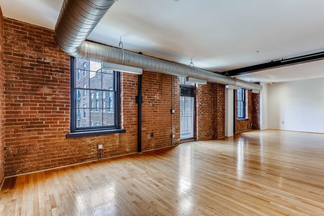 Building Photo - 3 Bedroom 2 Bath Loft Living At It's Finest In LODO! Wireworks Building