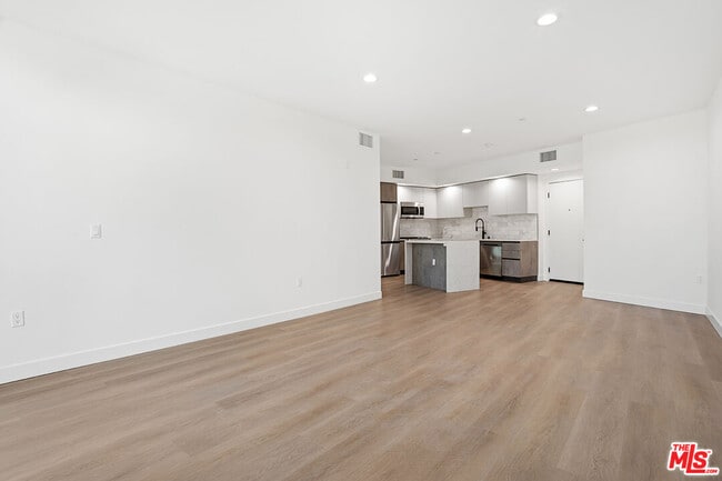 Building Photo - 160 Chestnut St