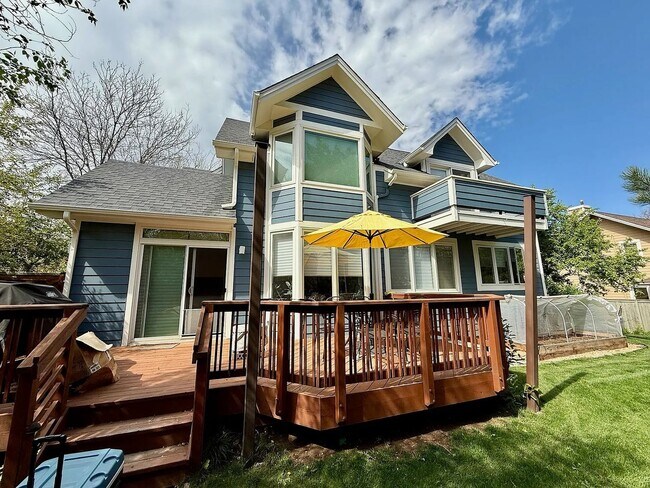 Building Photo - Furnished or Unfurnished: Updated 4 Bed 3....