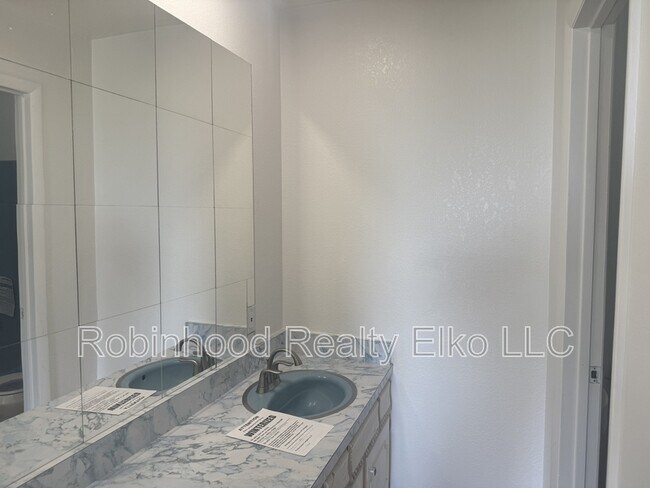 Building Photo - 169 Flowing Wells Dr