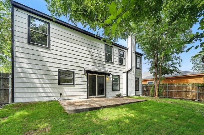 Building Photo - 6218 Everglade Rd