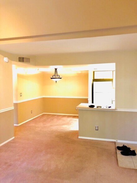 Building Photo - 4850 E Desert Cove Ave