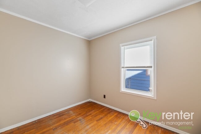 Building Photo - Beautifully Updated 3-Bedroom Home in Central Wichita!