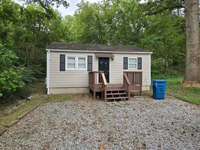 Building Photo - Live in Red Bank!